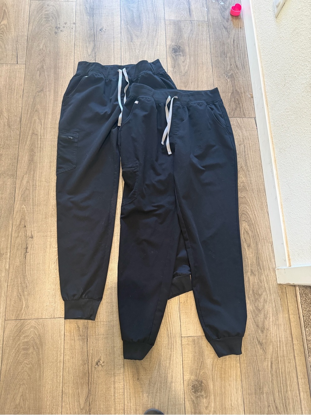 Figs Black Bundle Size Large Jogger and V Neck